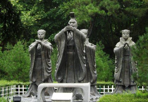 哈尔滨公园古代人物铜雕