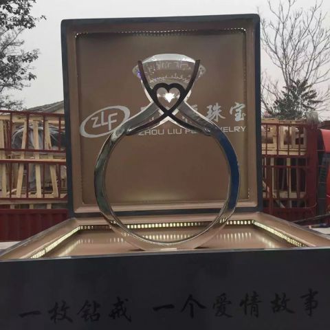 不锈钢创意钻戒雕塑