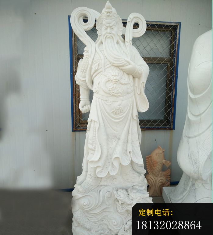 捋胡须的关公石雕，汉白玉武财神雕塑_699*770