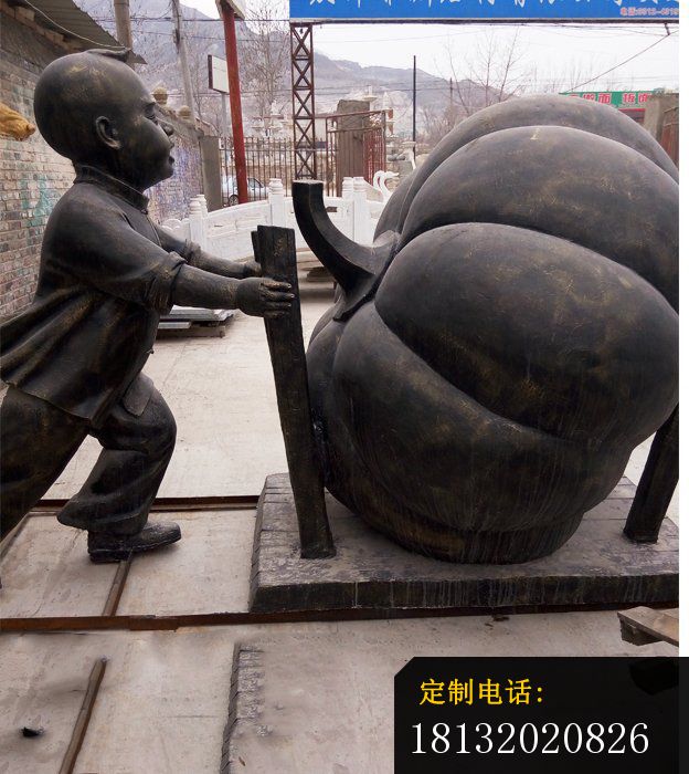 推南瓜的小男孩铜雕公园小品铜雕_624*700