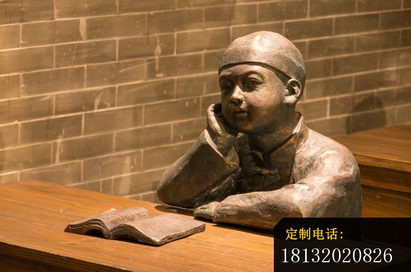 坐在桌前看书的小孩铜雕，商场景观铜雕_800*530