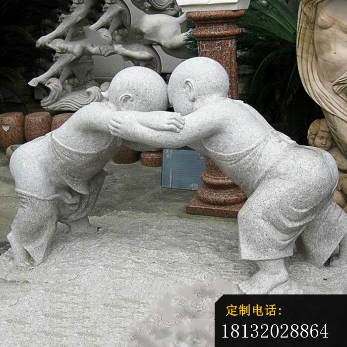 两个小孩摔跤石雕公园小品雕塑_700*700