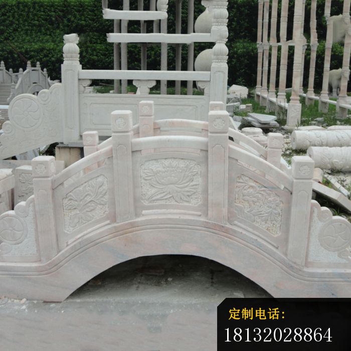 晚霞红石拱桥公园景观雕塑_700*700
