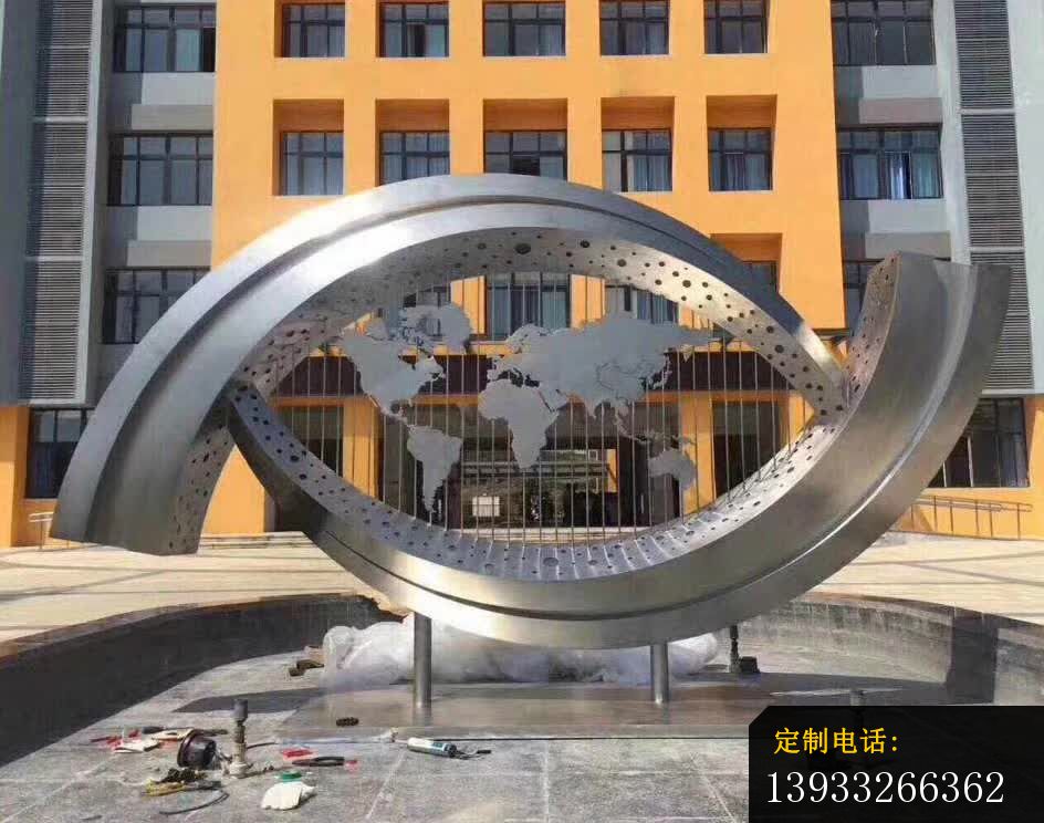 不锈钢抽象眼睛雕塑_944*744