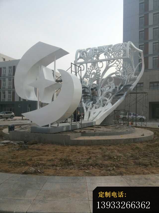 不锈钢大型雕刻镂空景观雕塑_640*854