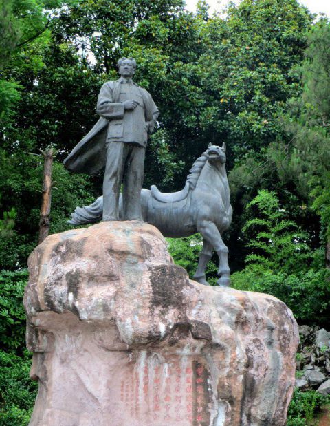 唐山公园毛主席和马景观铜雕