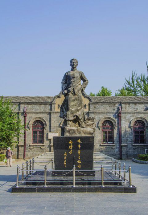 青岛周恩来伟人铜雕