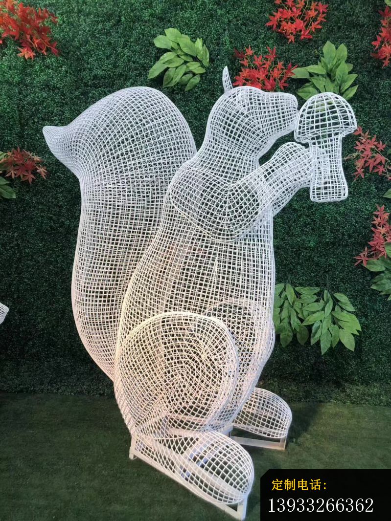 园林不锈钢镂空松鼠雕塑_799*1066