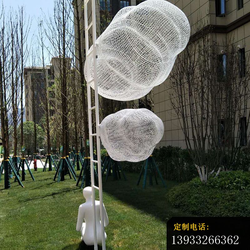 不锈钢镂空云朵天梯雕塑_800*800