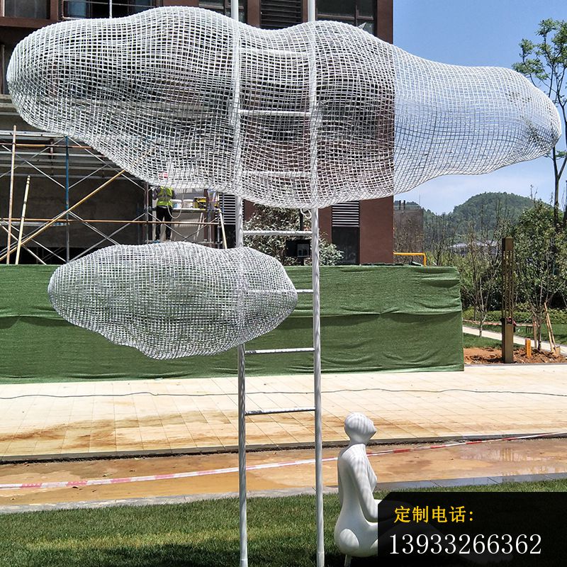 不锈钢镂空云朵天梯景观雕塑_800*800