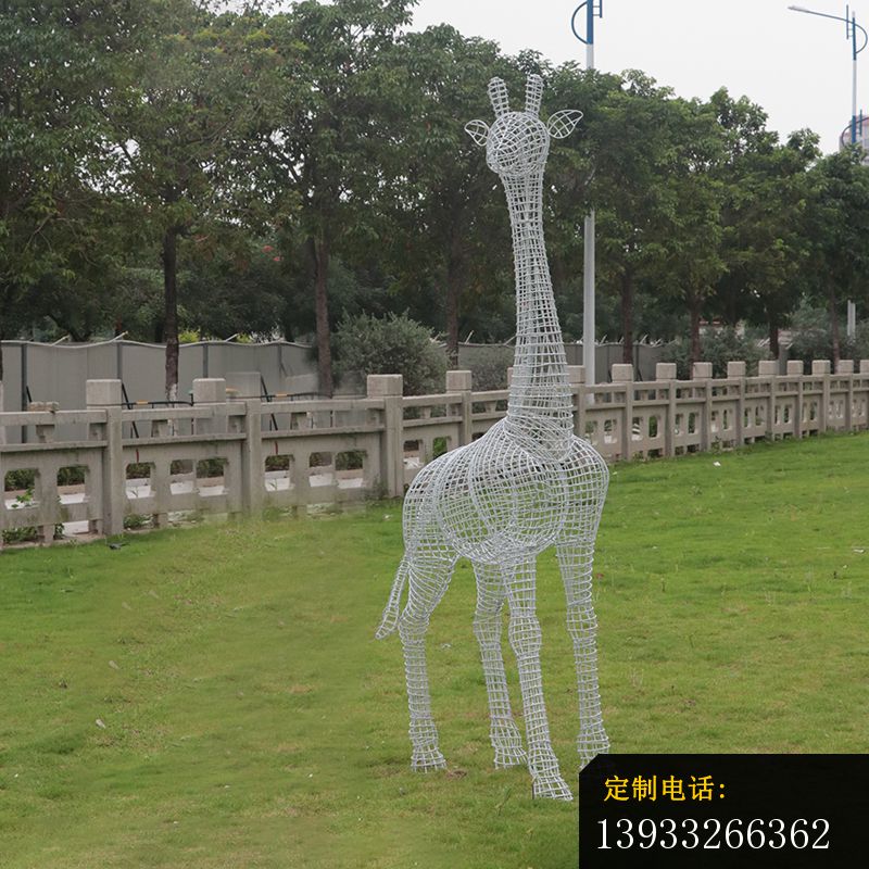 不锈钢镂空长颈鹿装饰雕塑_800*800