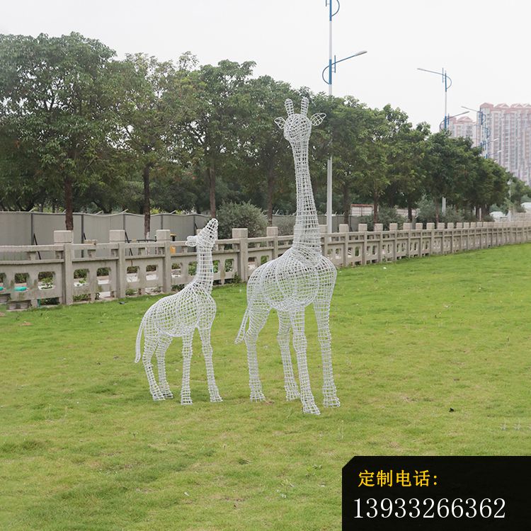 不锈钢镂空长颈鹿景观雕塑_750*750