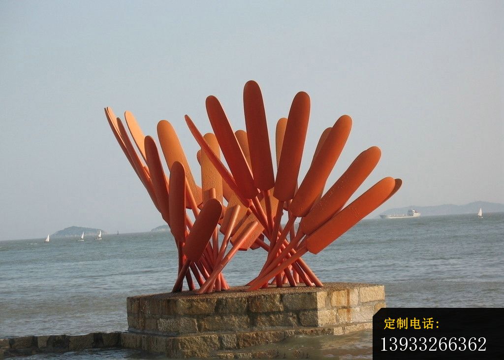 海边不锈钢抽象船桨雕塑_1024*731