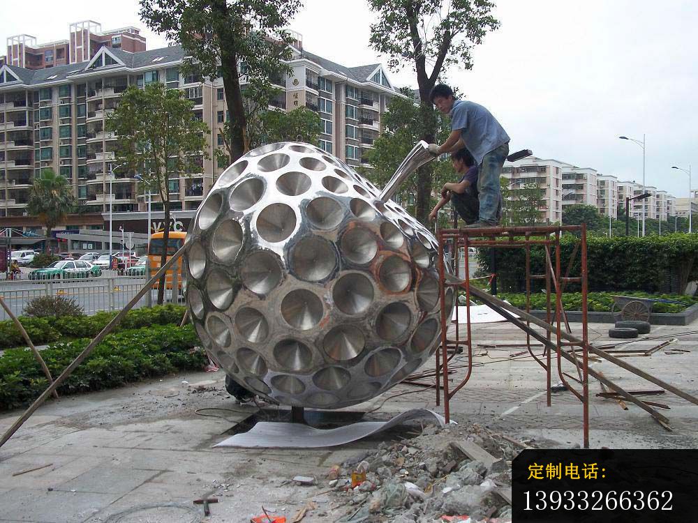 街边不锈钢抽象苹果雕塑_1000*750