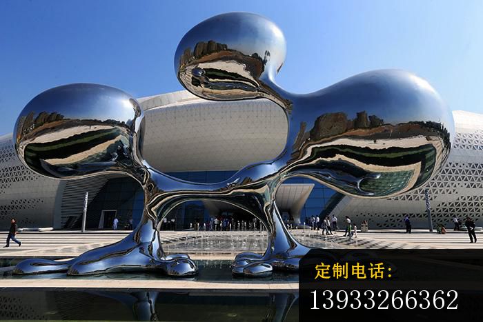 广场不锈钢抽象人物雕塑_700*467