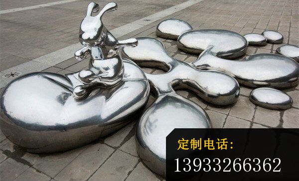 广场不锈钢抽象兔子和水珠雕塑_600*364