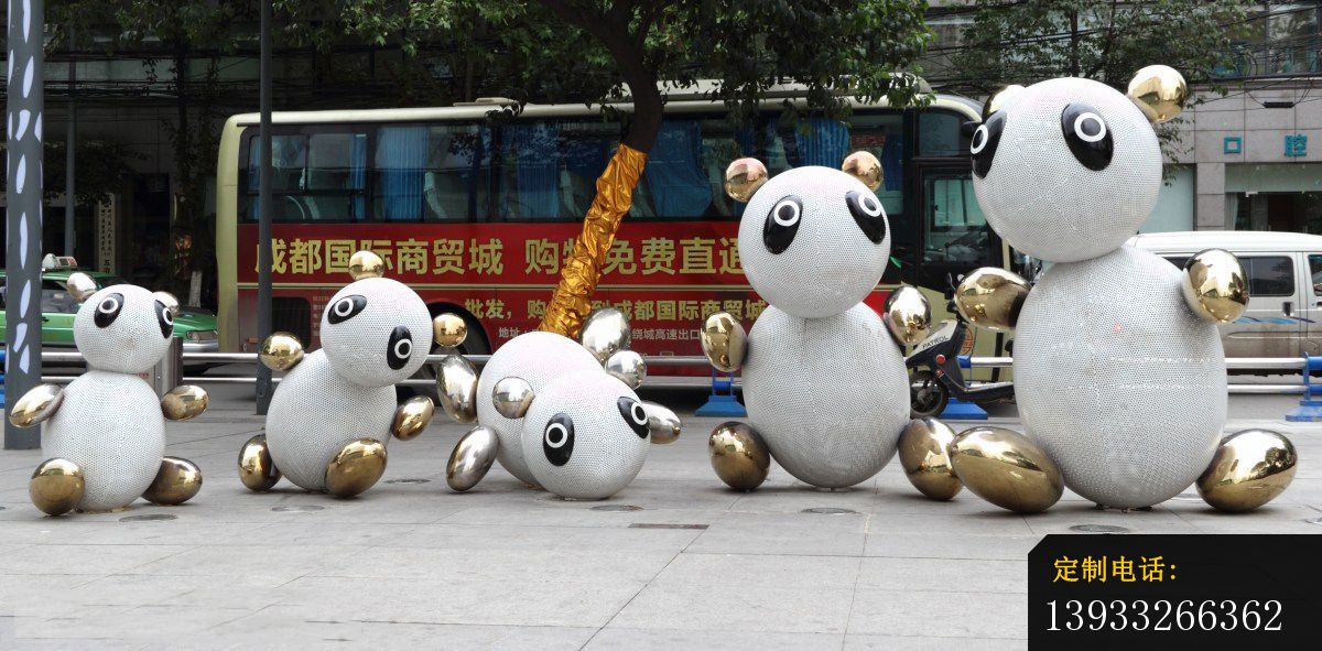 街边不锈钢抽象熊猫雕塑_1200*591