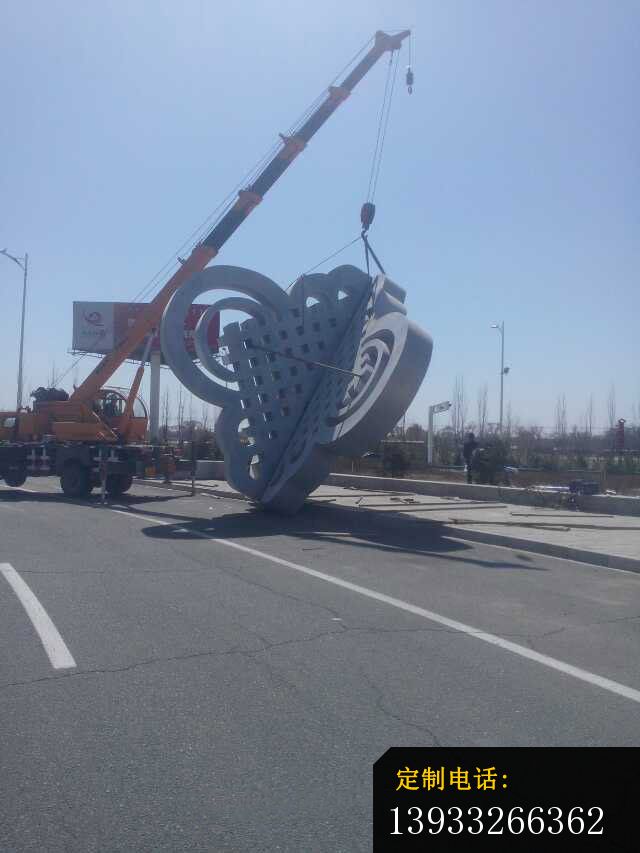 广场不锈钢抽象中国结雕塑_640*853