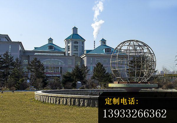 园林不锈钢地球雕塑_600*418