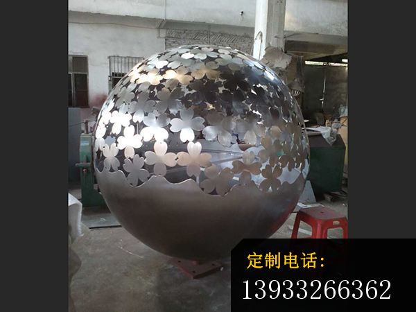 不锈钢花朵镂空球雕塑_600*450