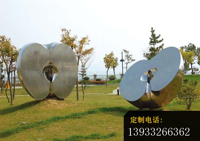 公园不锈钢镜面半块苹果雕塑_700*494