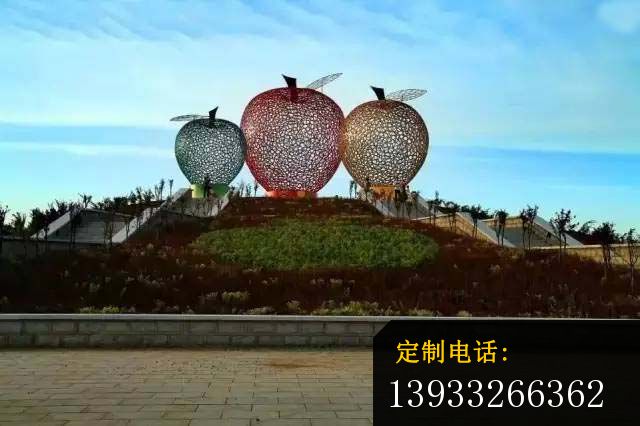 广场不锈钢镂空苹果景观雕塑_640*426