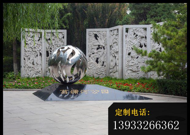 不锈钢镂空球景观雕塑_620*440