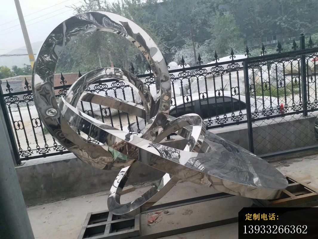 公园不锈钢拼接的圆环景观雕塑_1066*799
