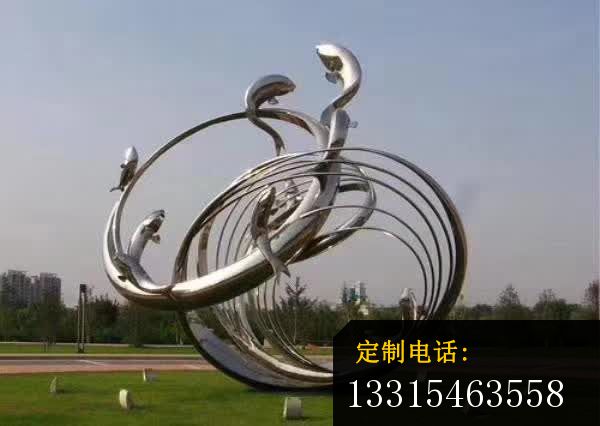 不锈钢草坪铁艺雕塑_600*426