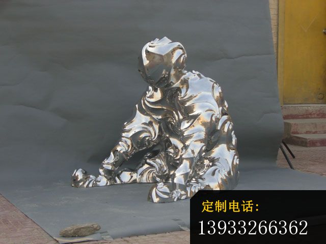 公园抽象不锈钢融化的人物雕塑_640*480