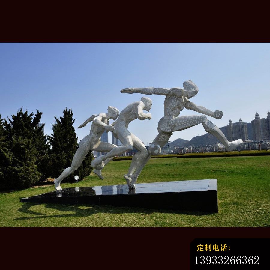 公园不锈钢踢足球人物雕塑_900*900