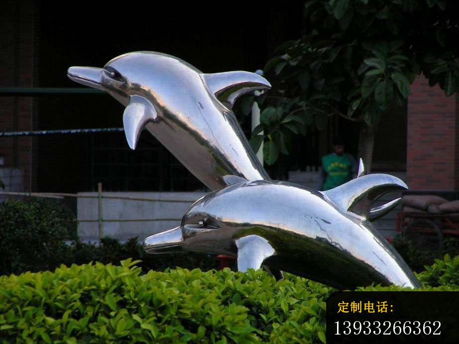 街边不锈钢跳跃的海豚景观雕塑_922*691