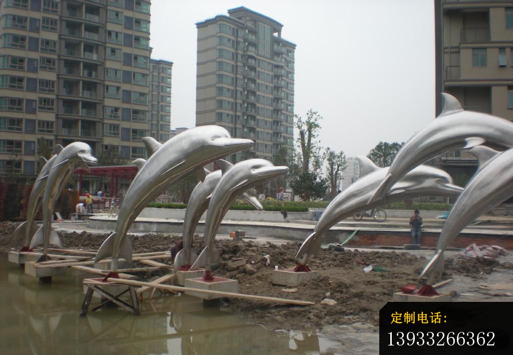 小区不锈钢跳跃的海豚雕塑_1024*708