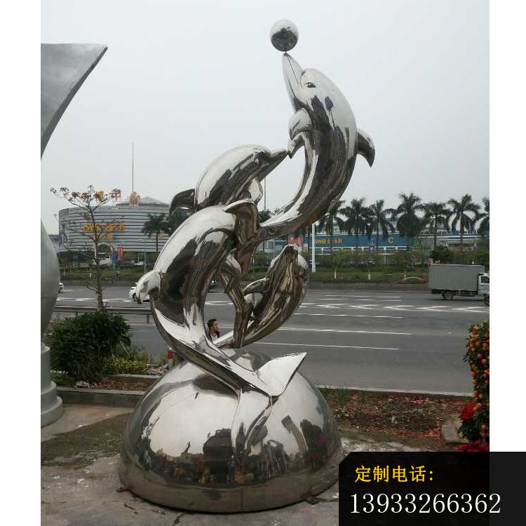 公园不锈钢跳跃玩球的海豚雕塑_750*750