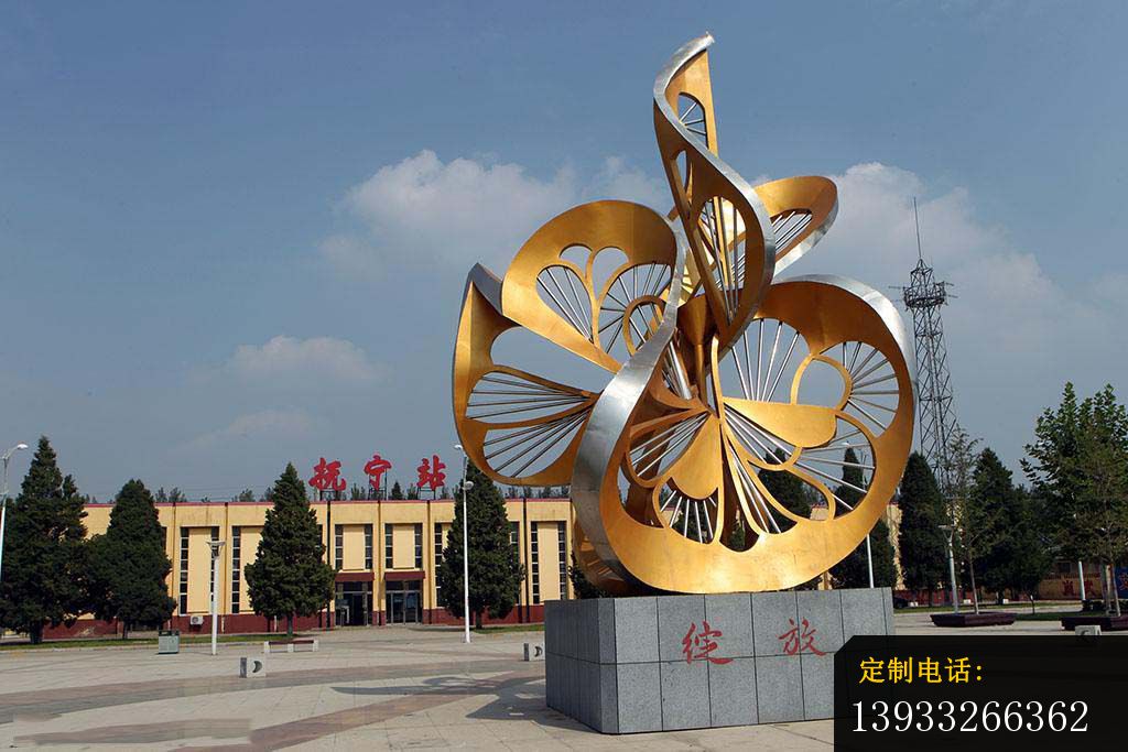 车站不锈钢绽放景观雕塑_1024*683