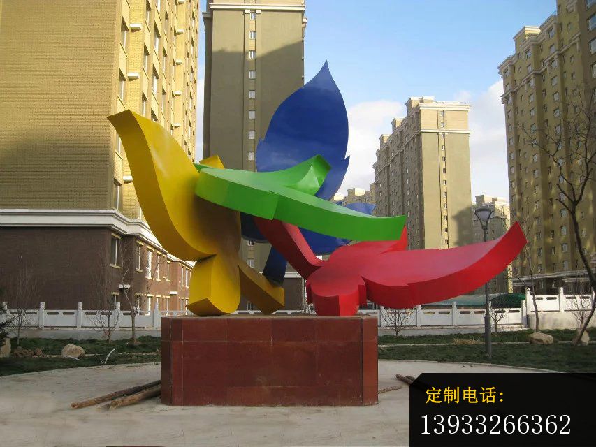 广场不锈钢抽象树叶雕塑_853*640