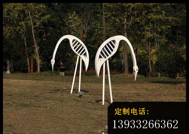 公园不锈钢抽象仙鹤雕塑_620*440