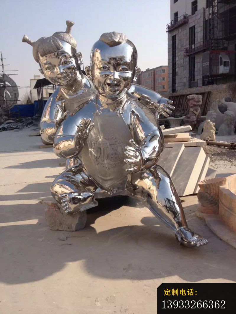 公园不锈钢穿肚兜的儿童雕塑_799*1066