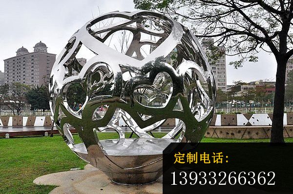 公园不锈钢镂空心形圆球雕塑_600*399