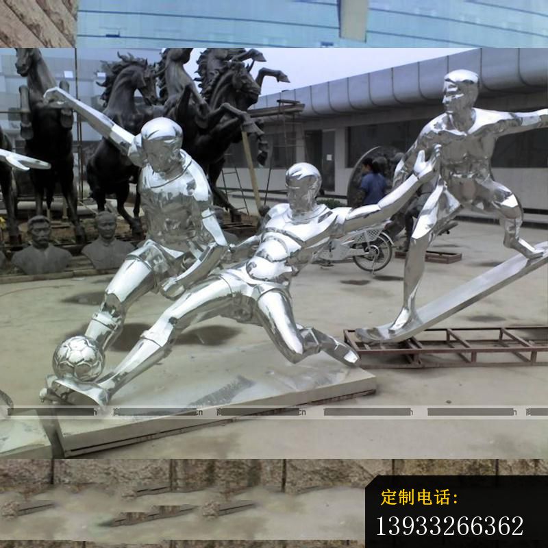 公园不锈钢踢足球玩滑板的人物雕塑_800*800