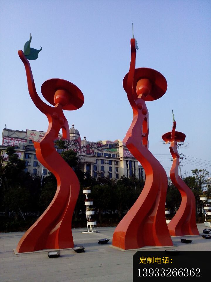 广场不锈钢跳舞的抽象人物雕塑_720*960