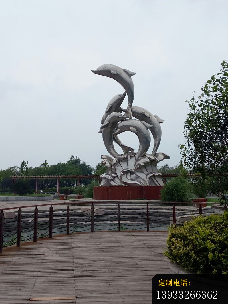 广场不锈钢跳跃的海豚雕塑_799*1066