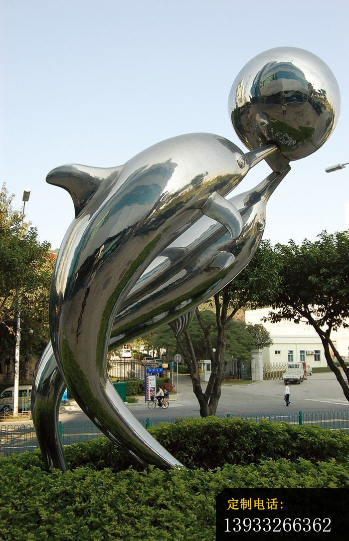 公园不锈钢戏球的海豚雕塑_700*1085