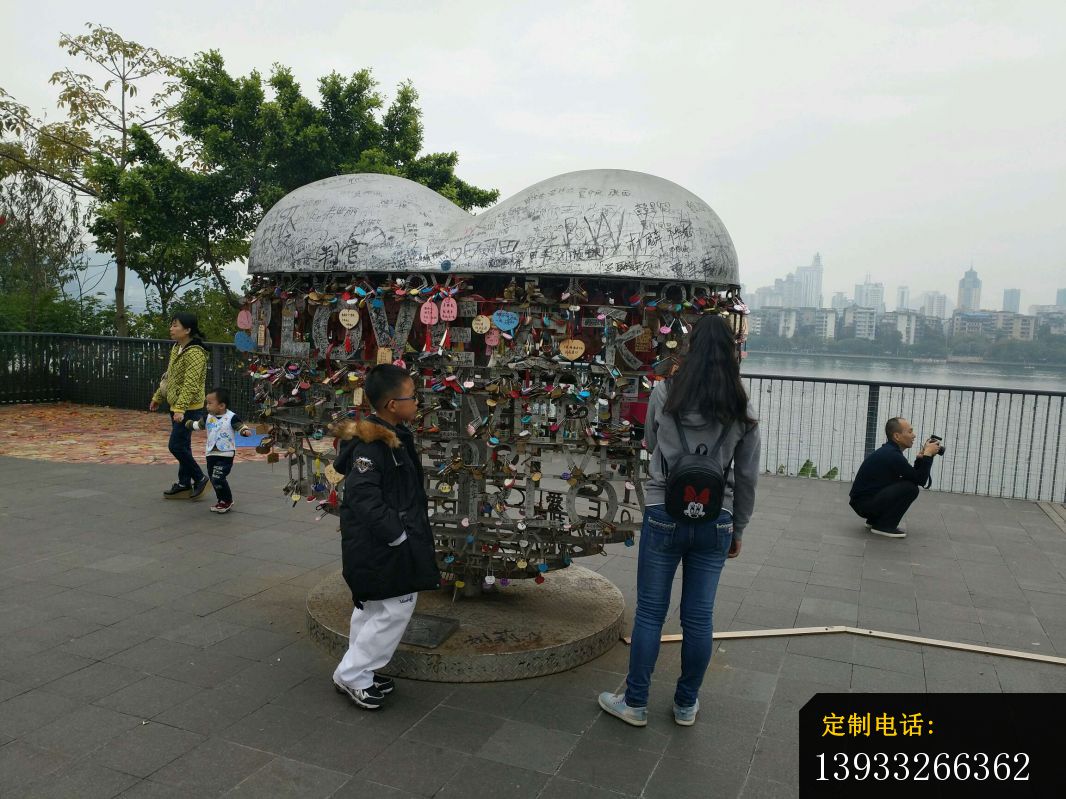 广场不锈钢英文字母镂空景观雕塑_1066*799