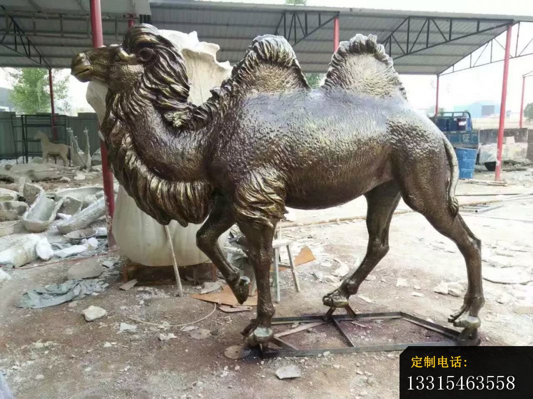 铸铜骆驼雕塑_1066*799