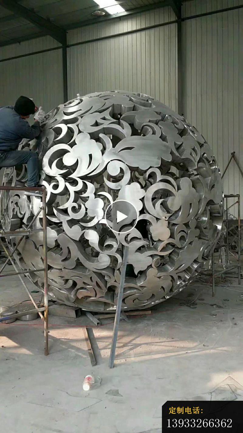 不锈钢电镀景观镂空球雕塑_800*1422