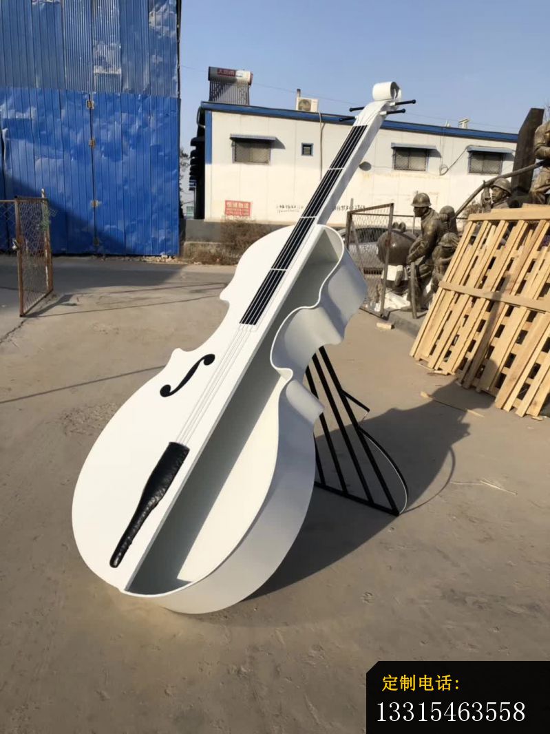 不锈钢抽象大提琴雕塑_799*1066