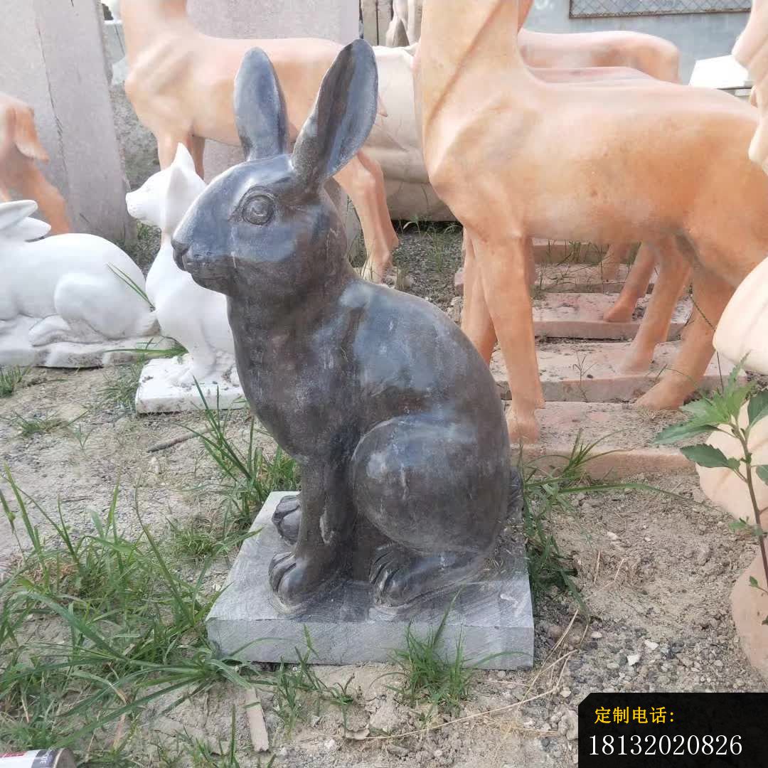 　　青石公园兔子雕塑_1080*1080