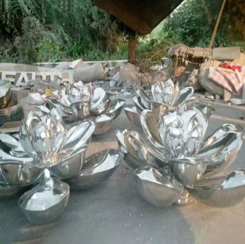  福州不锈钢公园镜面荷花雕塑