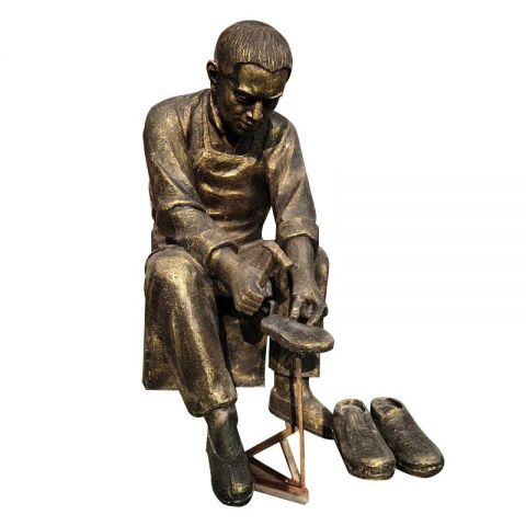 乌鲁木齐步行街修鞋人物铜雕